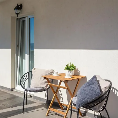 Monroe Daire Stanici