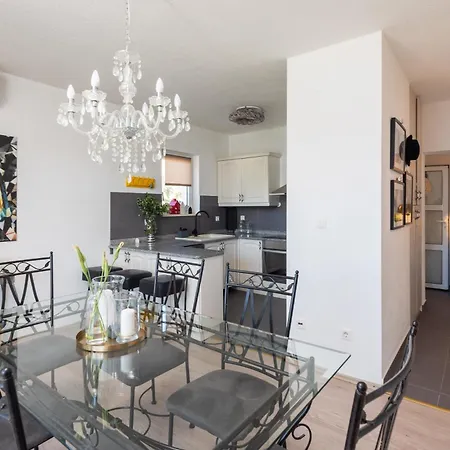 Monroe Apartmán Stanici