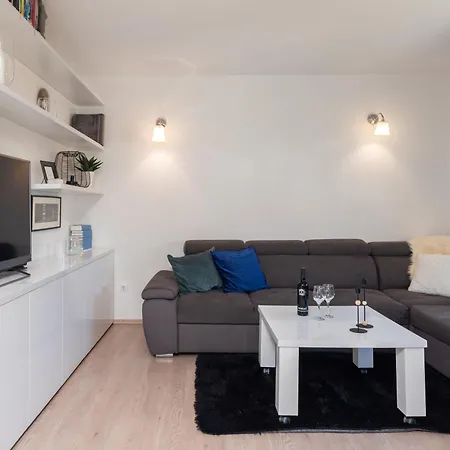 Monroe Apartmán Stanici